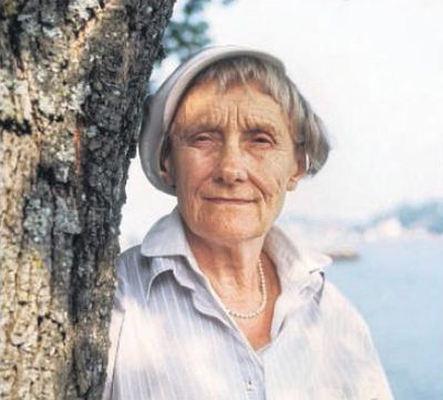 Um sie geht es: Die schwedische Kinderbuchautorin Astrid Lindgren, hier ein Archivbild vom 30. September 1987 in Stockholm wird von Peter von Sassen porträtiert. Foto: dpa