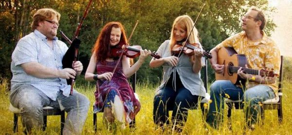 Kommt nach Uslar: Die deutsche Folkgruppe Deitsch spielt am 12. November im Forum des Gymnasiums auf Einladung des Literatur- und Kunstkreis Uslar. FOTO: CLAUS JAHN/NH