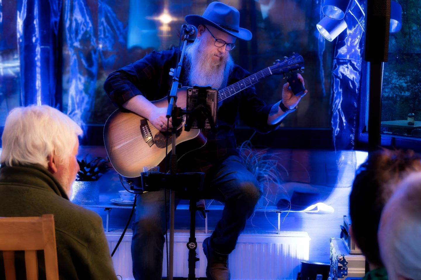 Andreas Leinemann kommt ins Kleinen Café nach Uslar.